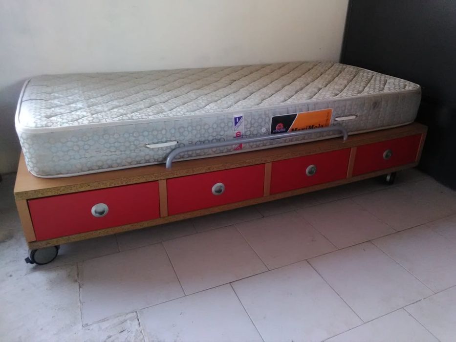 Camas de madeira individuais, de solteiro