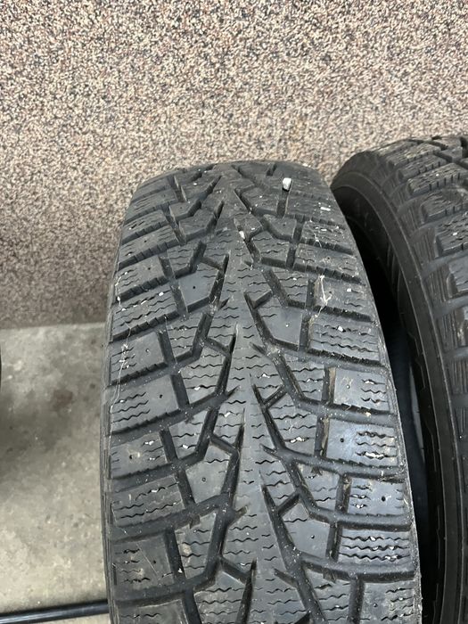 Продам  зимову резину 195/65R15
