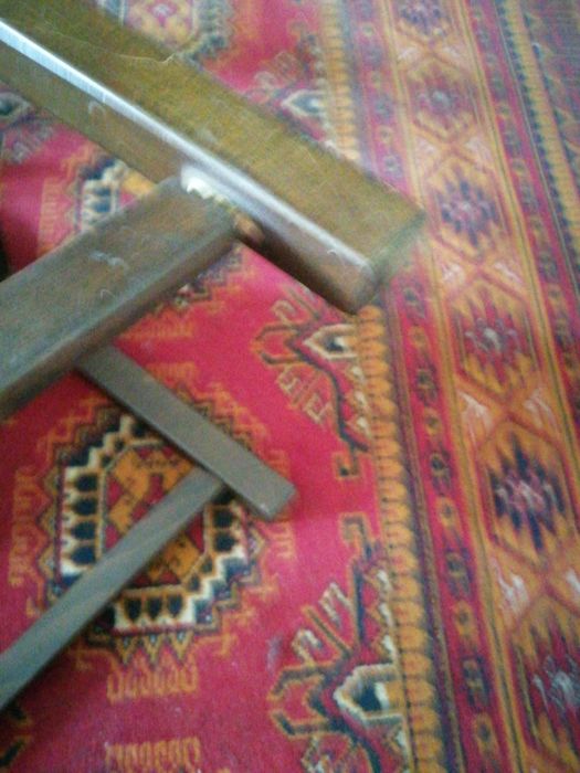 Важки дерев'яні стільці,під реставрацію