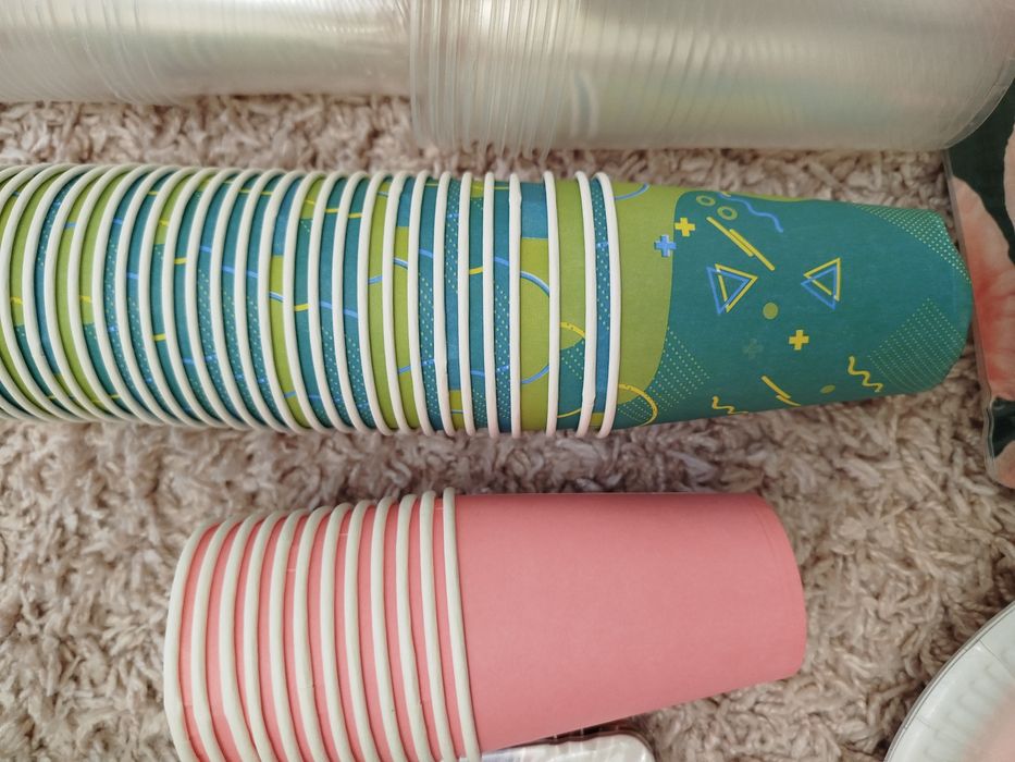 Одноразовая посуда, стаканы бумажные, пластик, вилки, ножи, тарелки