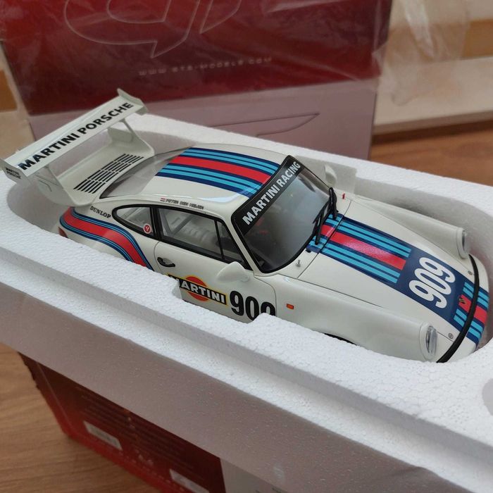 Miniatura Porsche 911 (964) RSR 3.8 #909 Martini 1993 GT Spirit 1:18