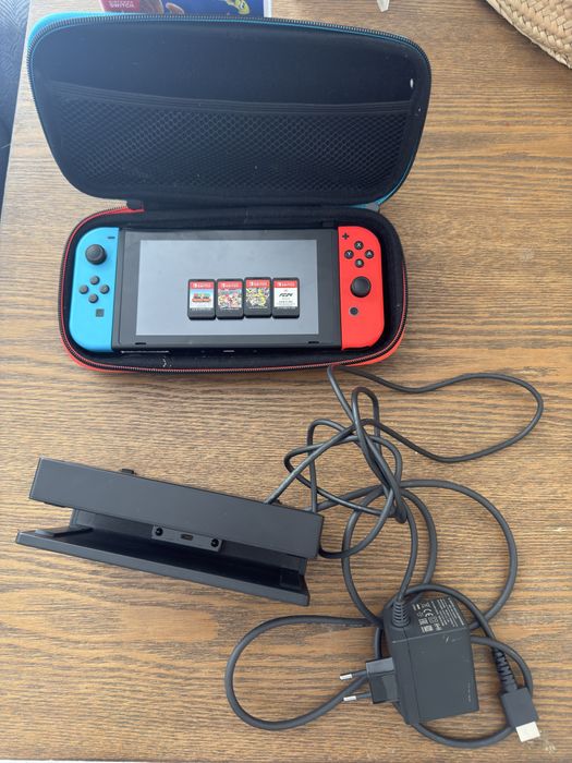 Nintendo Switch V2 em estado impecável