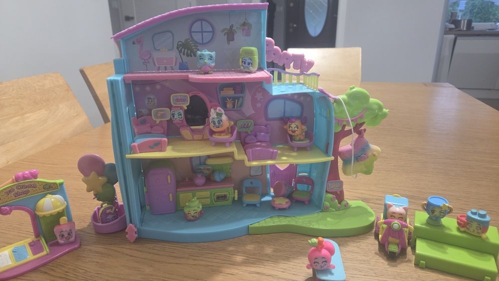 Moji Pops – figurki oraz domek.