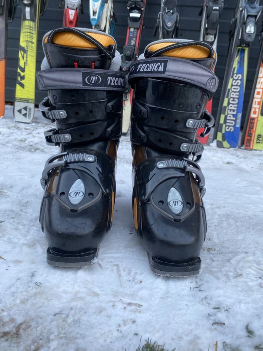 Лижні чоботи та лижі (боти)та тюбінг