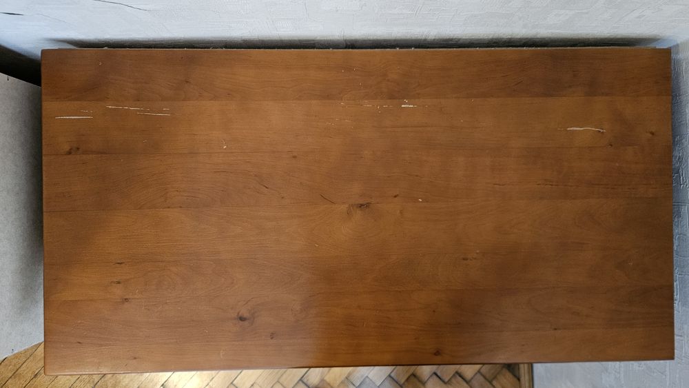 Комод з масиву дерева