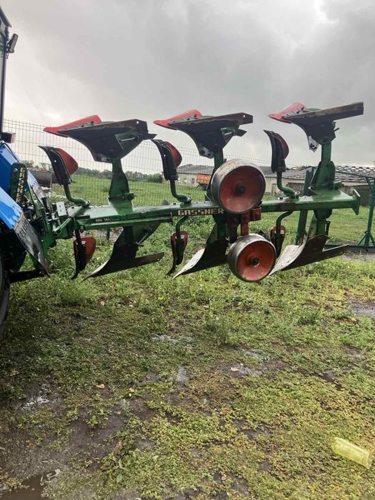 Продам плуг оборотний трьох корпусний