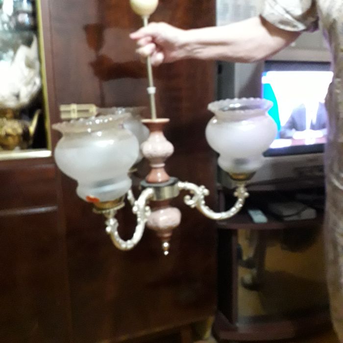 Продам люстру  на три рожка