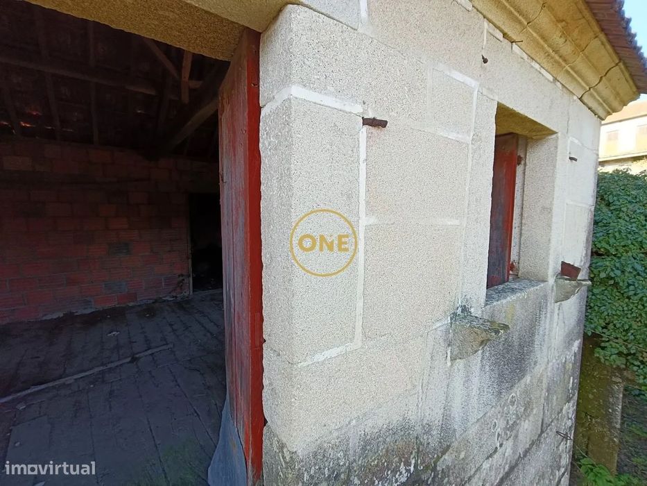Ruina para reconstrução em Passô, Vila Verde