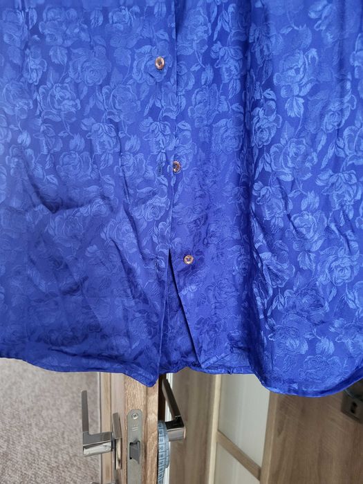 Niebieska bluzeczka.