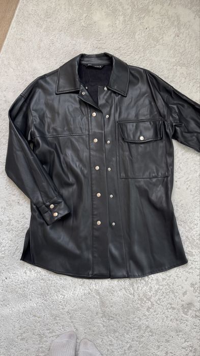 Сорочка з екошкіри Зара