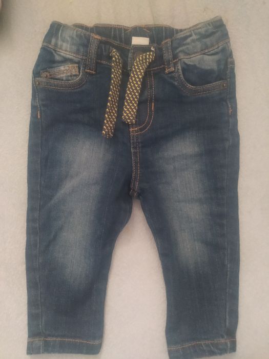 Jeansy niemowlęce 74