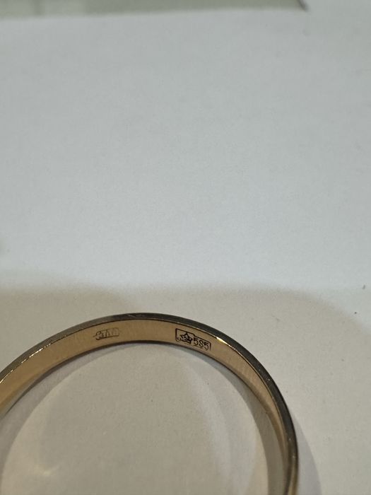 Золотое кольцо с якутскими бриллиантами