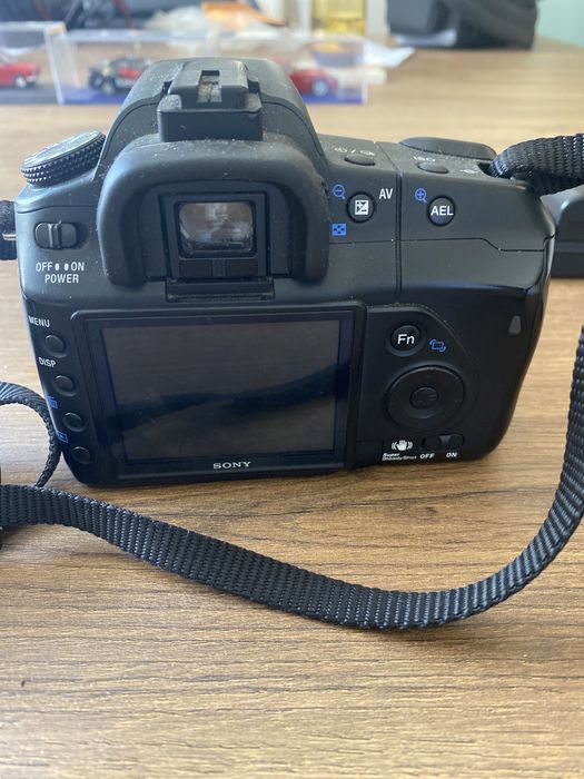 Sony Alpha 200 – 10.2 Megapixels64739834304001123