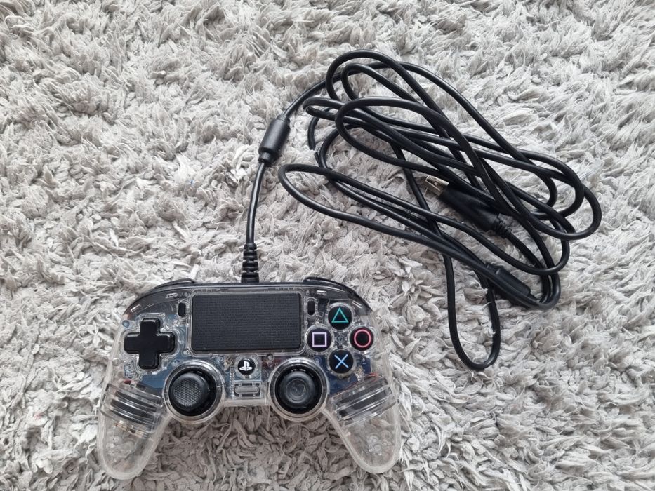 Pad Ps4 Nacon przezroczysty z niebieskim led