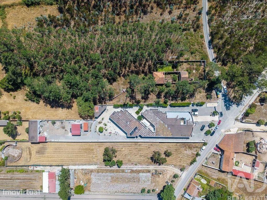 Prédio em Tornada e Salir do Porto de 1076 m2