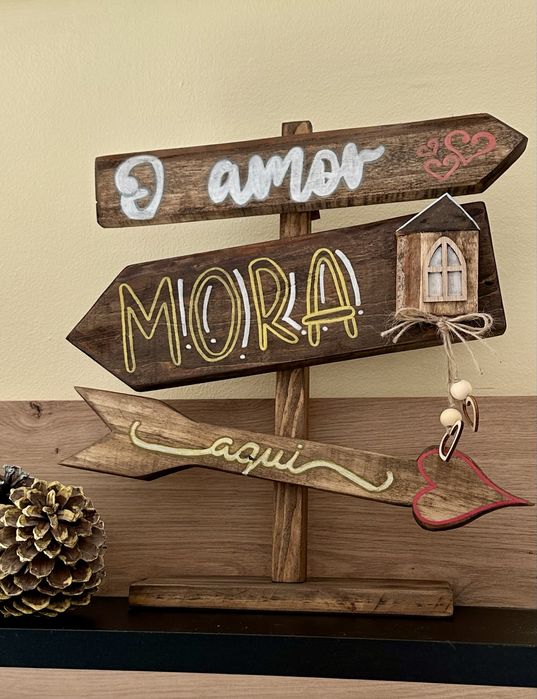 Placas decorativas em madeira