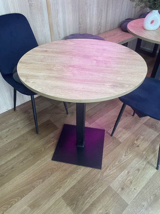 Стіл круглий для кавярні