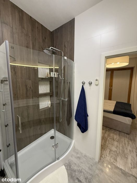 Apartament mieszkalny z balkonem i miejscem parkingowym.