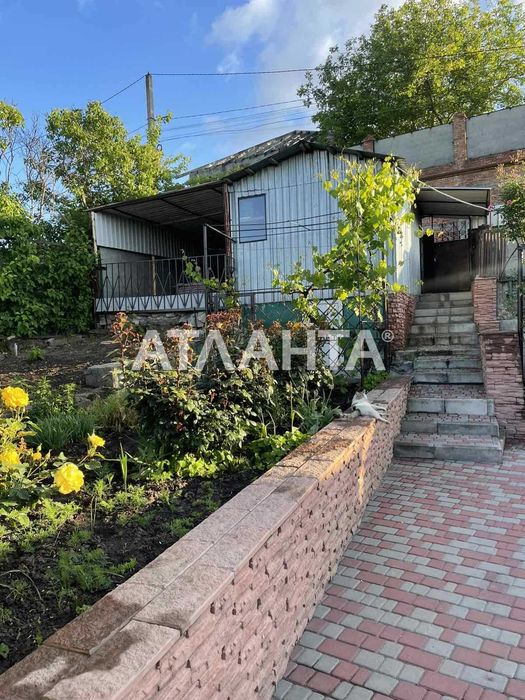 Можно под программы  Дом в Нерубайском с большим участком гараж.