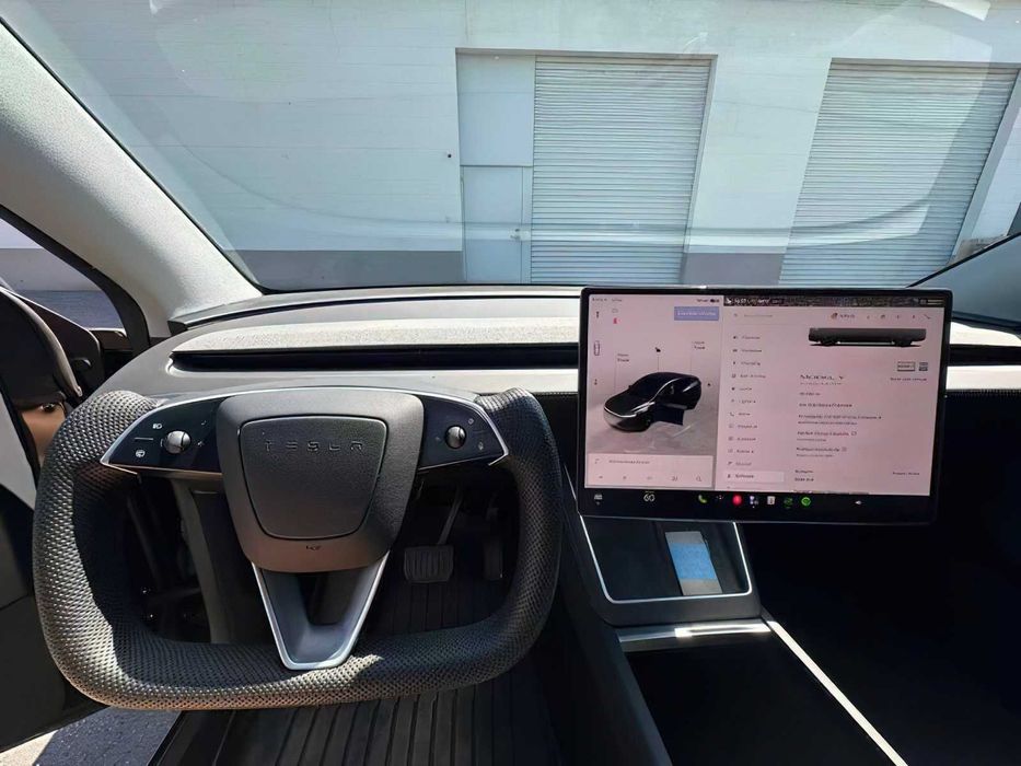 Tesla Model Y Premium      2026