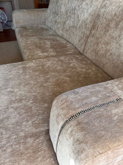 Sofá beje com Chaise longue