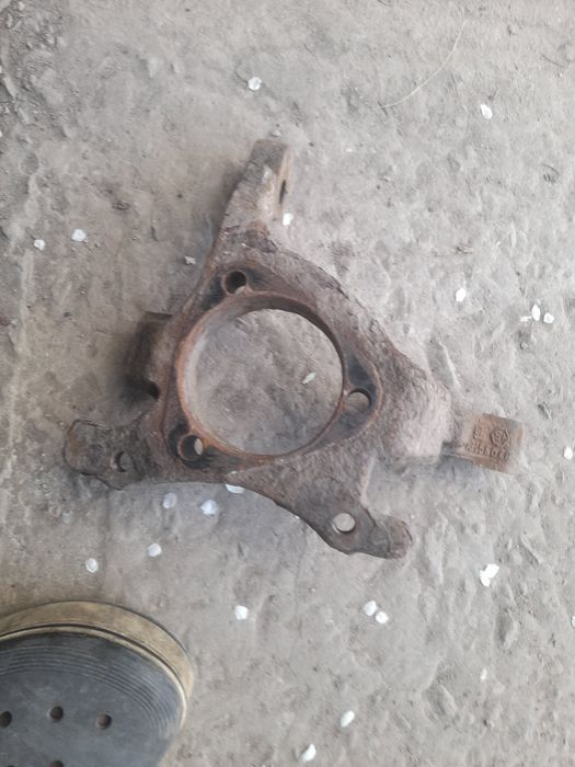 Кулак поворотний Опель