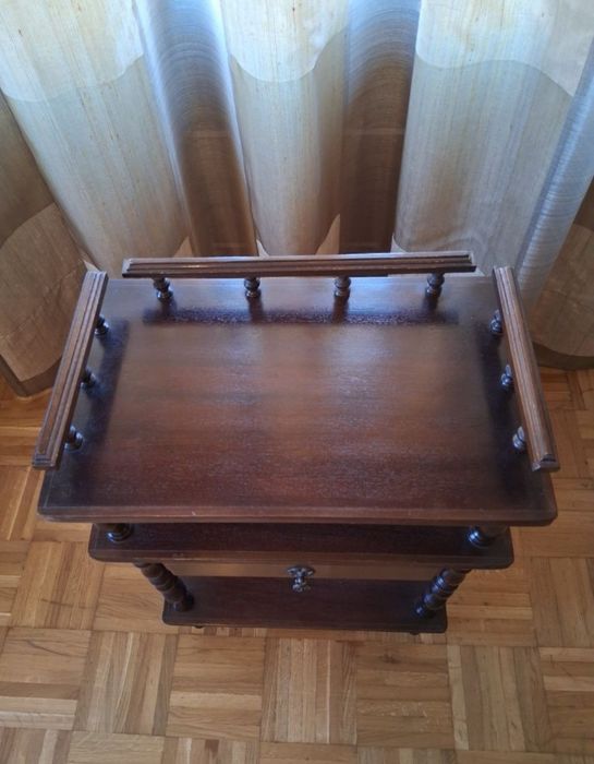 Mesinha de cabeceira
