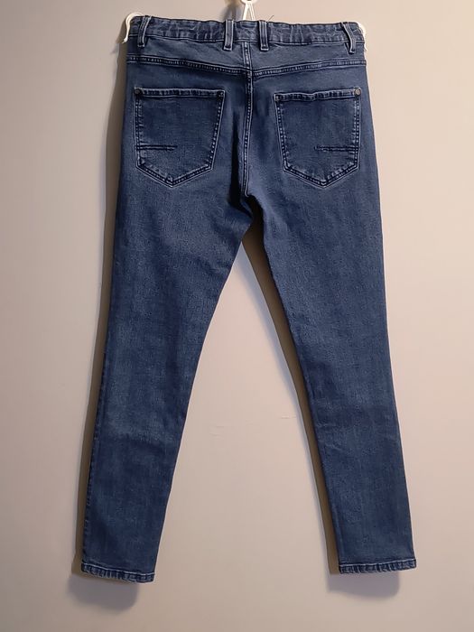 Męskie niebieskie jeansy