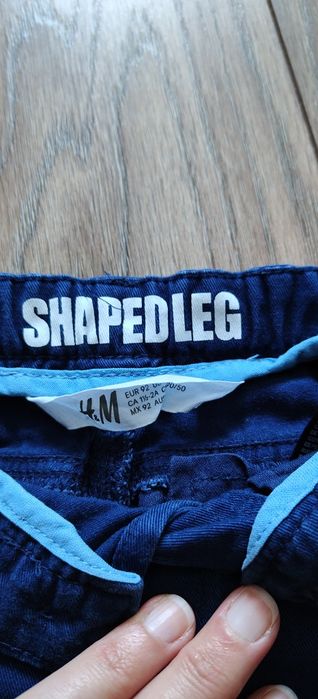 H&M granatowe jeansy chłopięce joggery 92