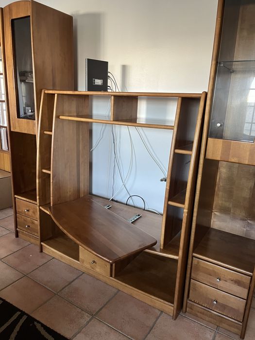 Móvel de sala em madeira maciça