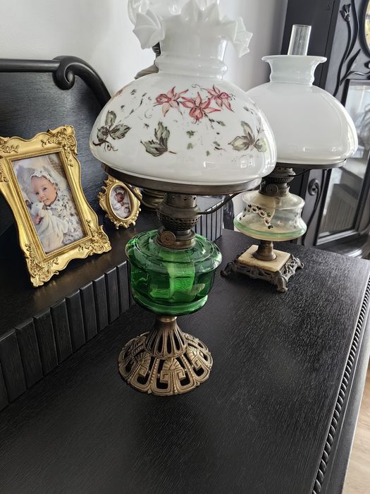 Unikalna Lampa Naftowa Secesja – Zielone Szkło i Klosz z Falbaną (Oryginał)