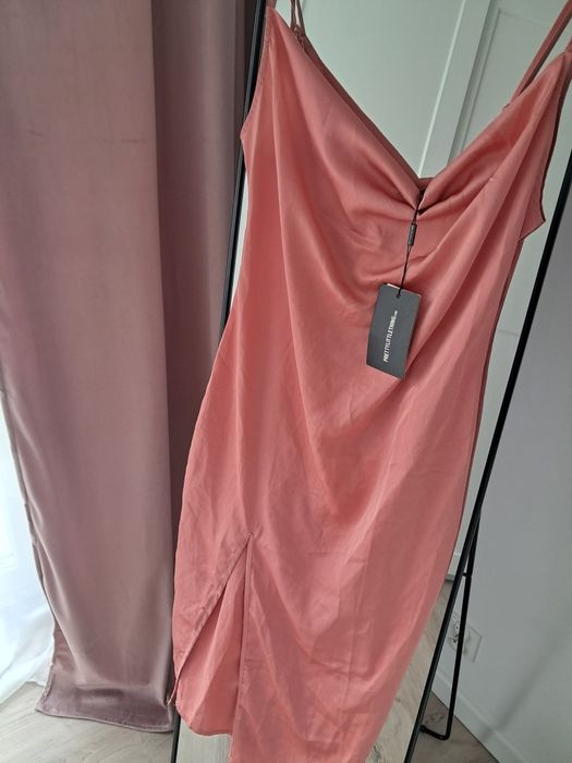 Nowa z metką elegancka sukienka midi M