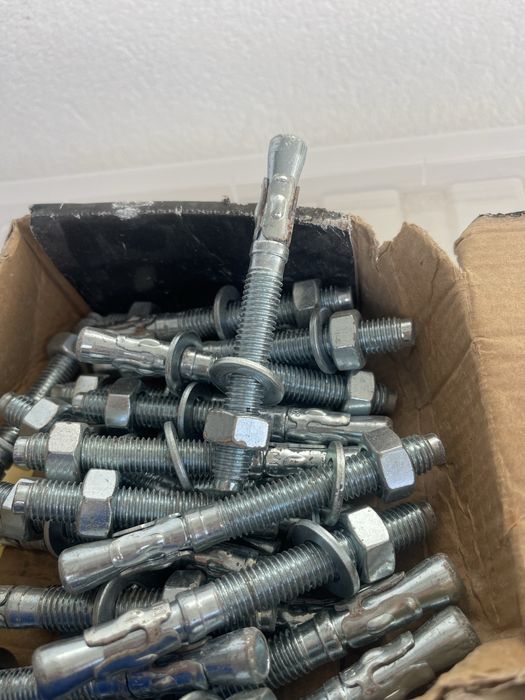 Vendo parafusos novos