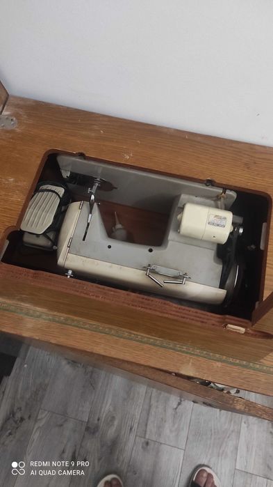 швейна машинка разм з тумбою