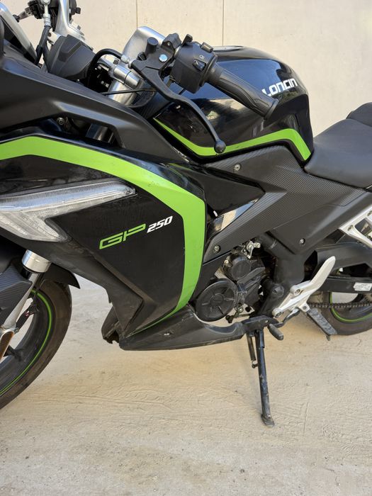 Продам мотоцикл Loncin Gp250