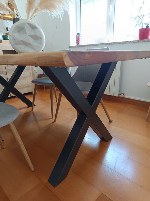 Mesa de Jantar em Madeira Maciça