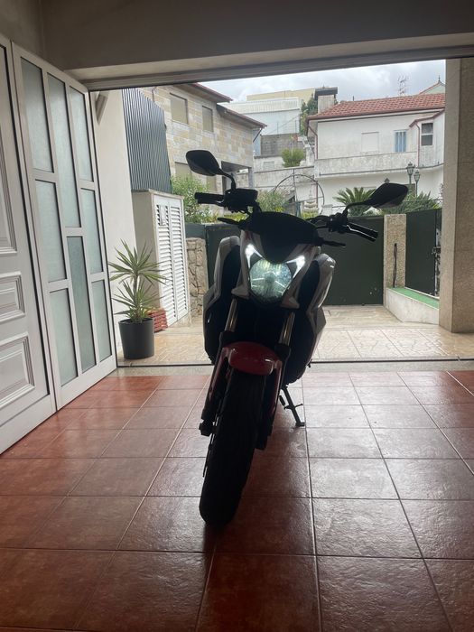 Vendo honda cb650f com quickshifter e vários outros extras
