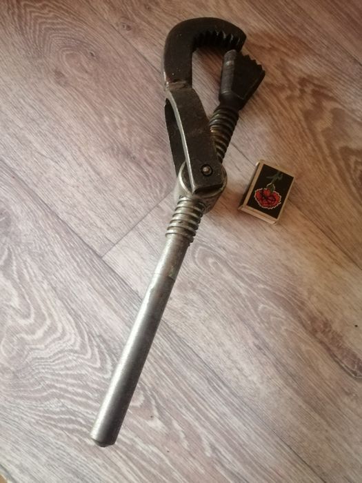 Разводной ключ удобный мощный