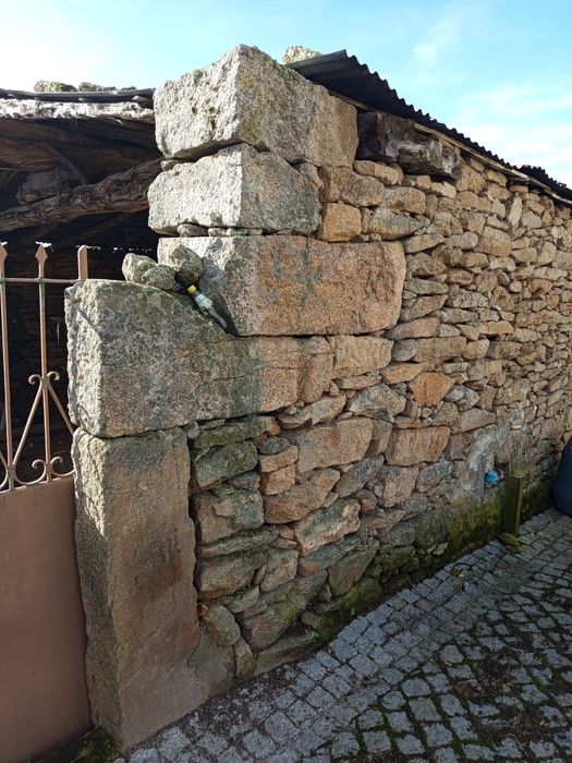 Vendo um armazém nos estevais de Moncorvo