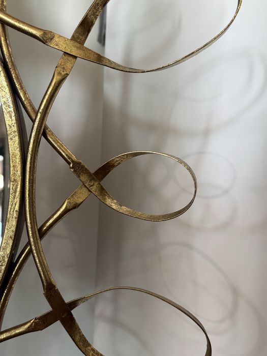 Espelho Decorativo Redondo com Moldura Dourada
