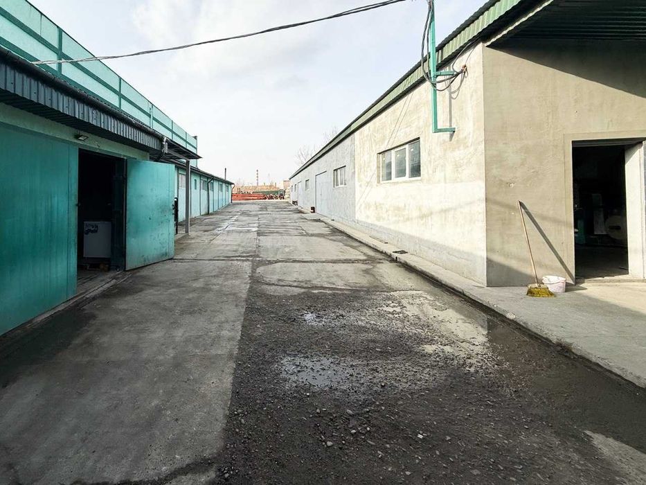 Продам виробничо-складське приміщення в м.Калуш з укриттям 983м2