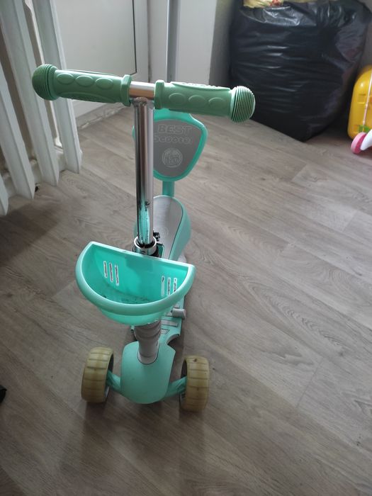 Самокат с сиденьем и поручнями