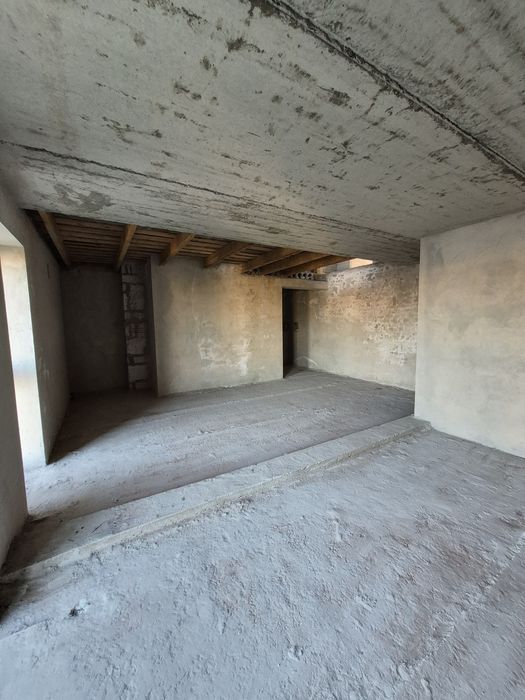 Велика двохярусна квартира в центрі міста (125,7 м²)
