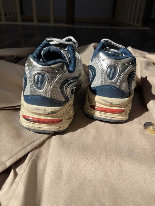Топові зручні кросівки -  Mizuno Adventure Grey White