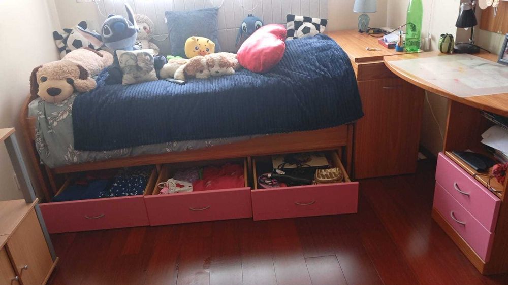 Um  movel para o quarto da menina