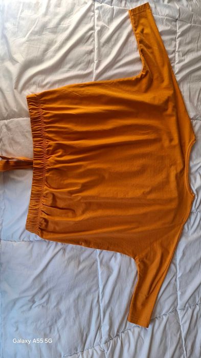 Bluza musztardowa “Diverse”.
