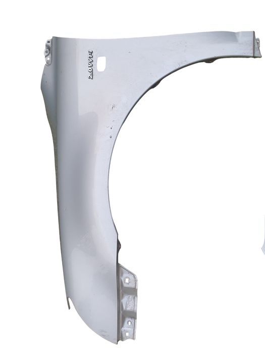 TOYOTA AVENSIS T25 błotnik lewy 1C0 03-08