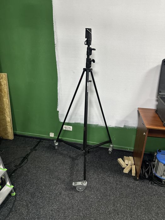 Стійка з колесами Manfrotto 111BSU Cine Stand BK