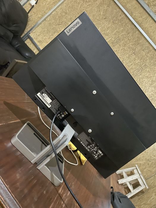 Monitor Lenovo l24i