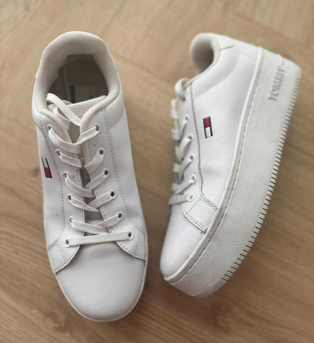Tommy Jeans buty sneakersy białe na platformie 39